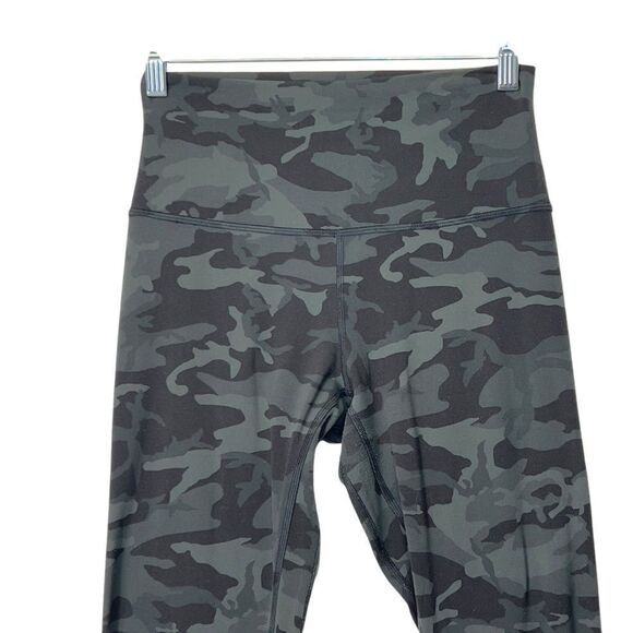 Lululemon "WUNDER UNDER CROP" Black DENIM Camo Mid Rise size 6 - Picture 3 of 15